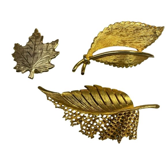 Vintage 1950s Gold Tone Brooches 3 leaves - Maple Leaf, Hattie Carnegie, and Fil - Picture 1 of 7